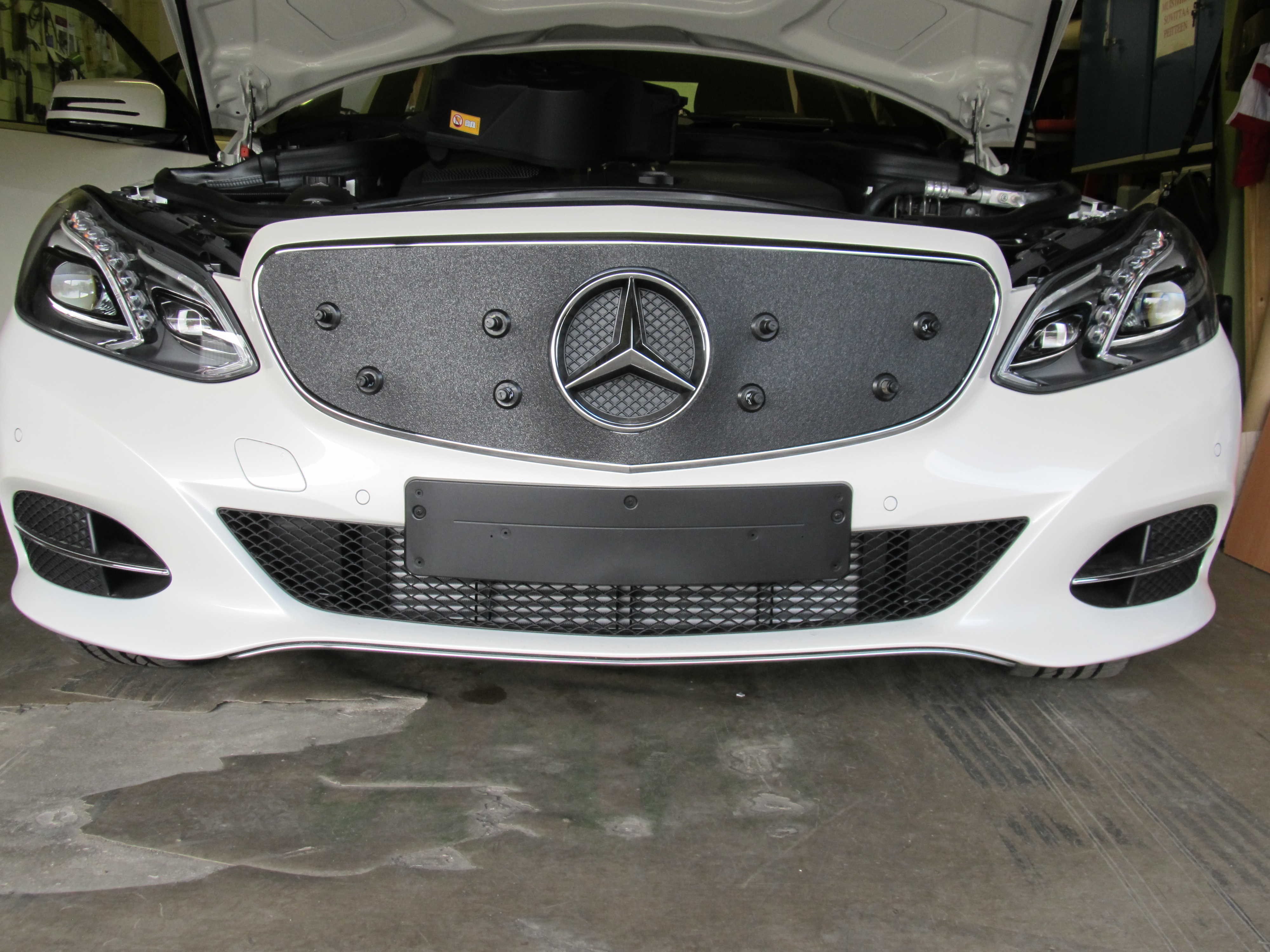 Trim/Protection Strip, radiator grille MB E-klass 2013-2016 Avantgarde/Premium Business