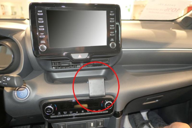 Trim Frame Toyota Yaris 21> keskele