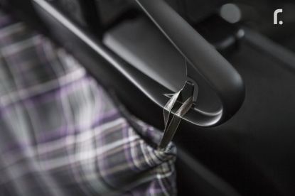 Coat Hanger sõiduki peatoe külge