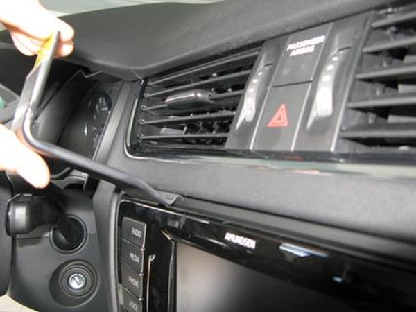 Trim Frame Skoda Octavia III 13-17 keskele