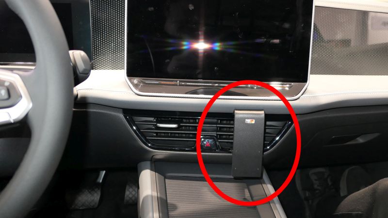 Trim Frame VW Passat 2024> keskele paremale