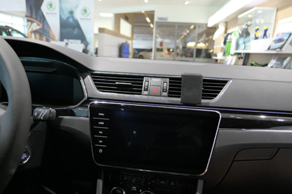 Trim Frame Skoda Superb 2020> keskele v/p