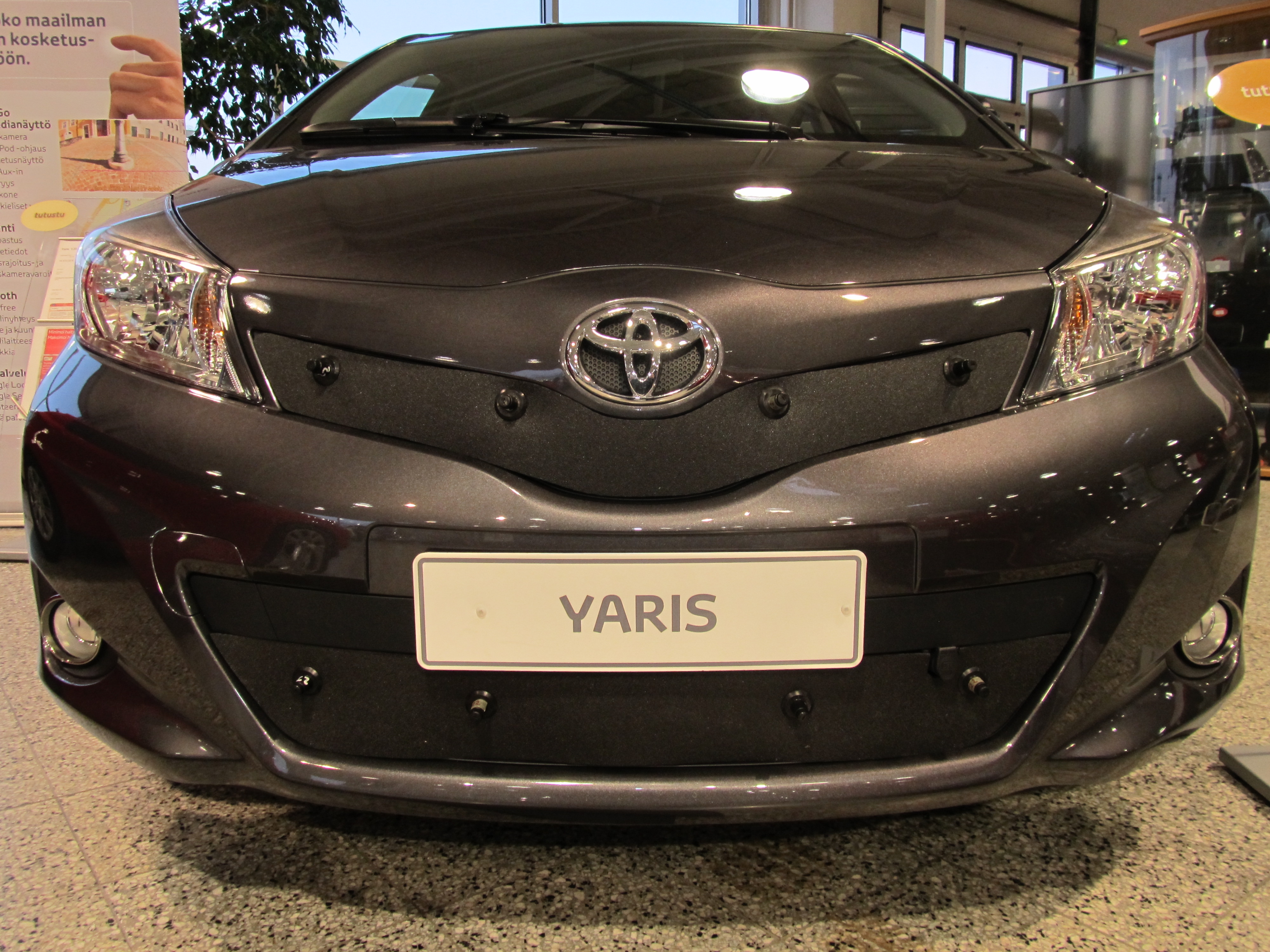 Trim/Protection Strip, radiator grille Toyota Yaris 2012-2014