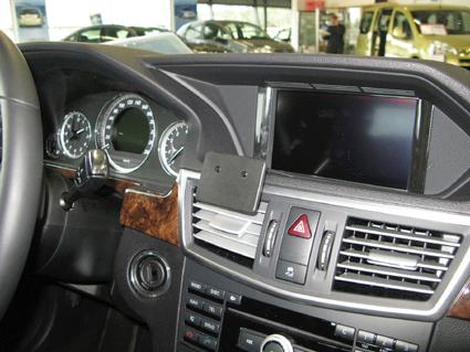 Trim Frame MB E-class 10-11 keskele