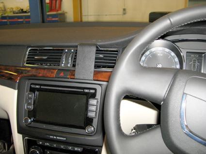 Trim Frame Skoda Superb 09- center